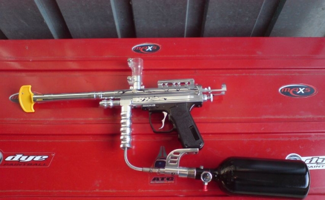  O lançador semi -automático 